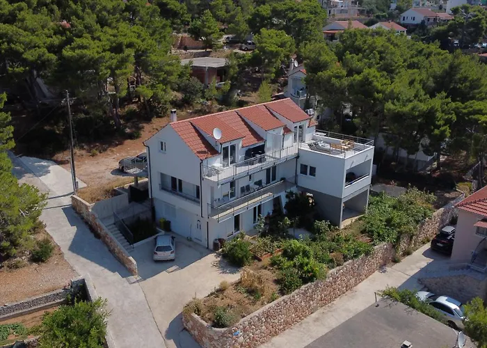 Toro * Sveta Nedelja (Hvar)