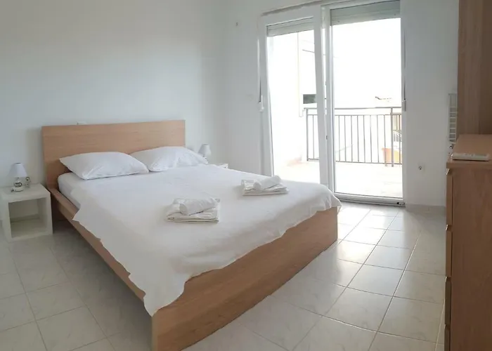 Toro * Sveta Nedelja (Hvar)
