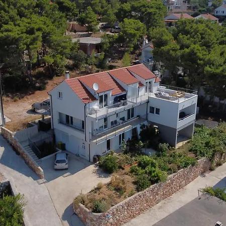 Toro * Sveta Nedelja (Hvar)